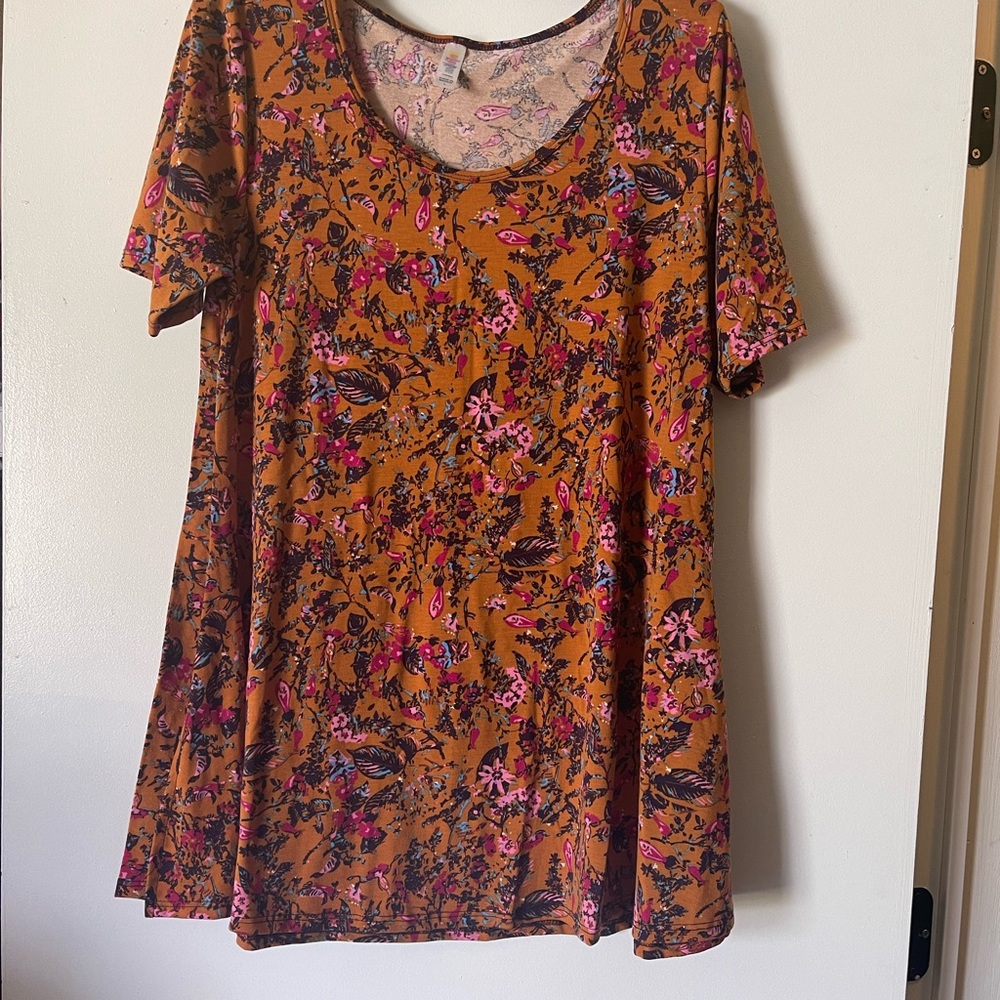 Pretty Perfect T by LuLaRoe